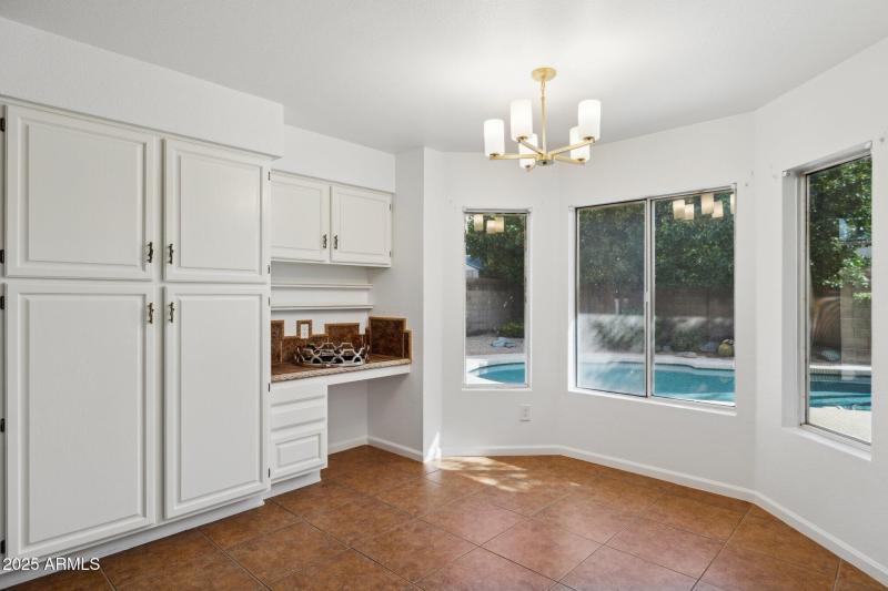 18-web-or-mls-16421-n-49th-st