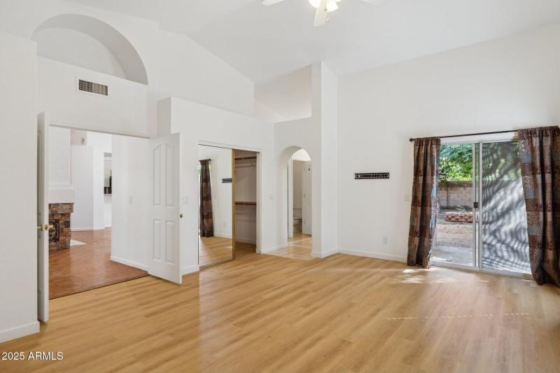 22-web-or-mls-16421-n-49th-st