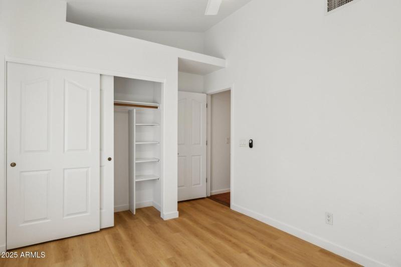 28-web-or-mls-16421-n-49th-st