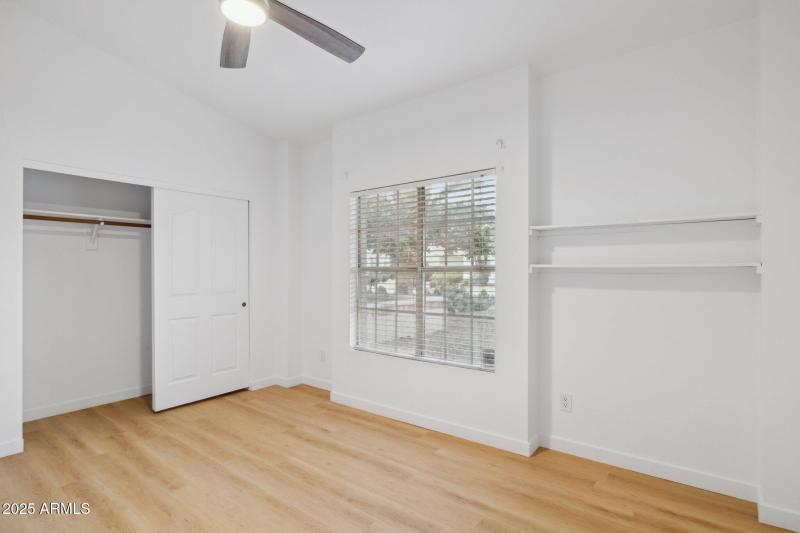 33-web-or-mls-16421-n-49th-st