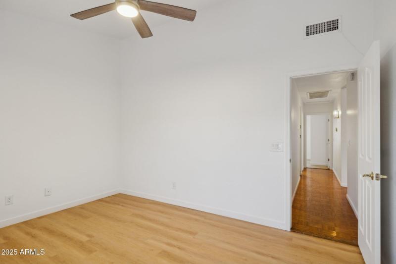 34-web-or-mls-16421-n-49th-st