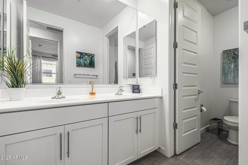 Full hallway bathroom