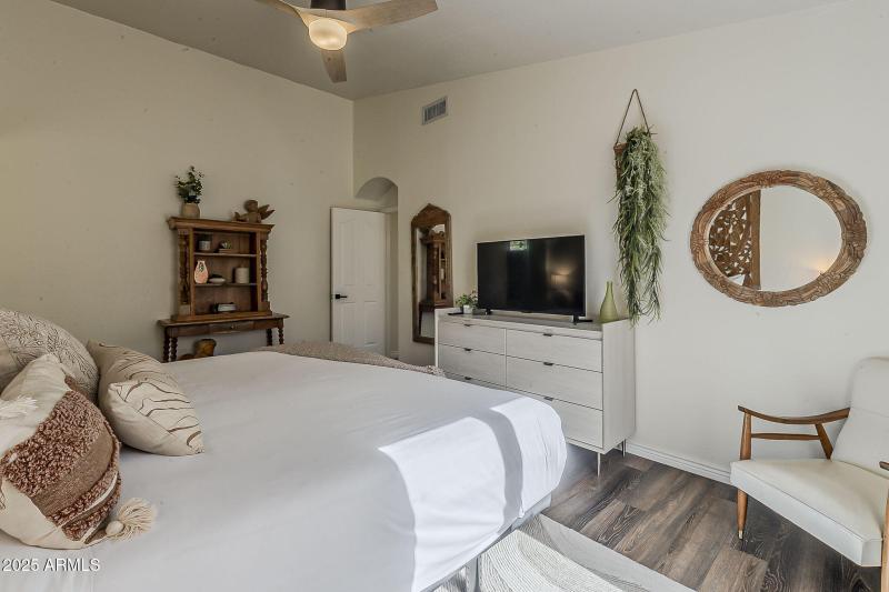 27-web-or-mls-Kiva Ave-27