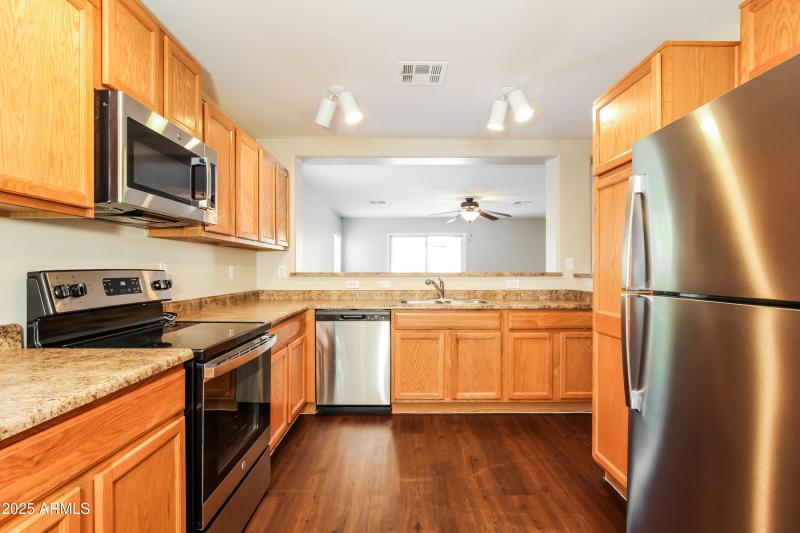 1022626.22212 W Sonora St - Kitchen