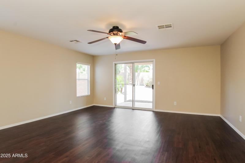 1022626.22212 W Sonora St - Living Room