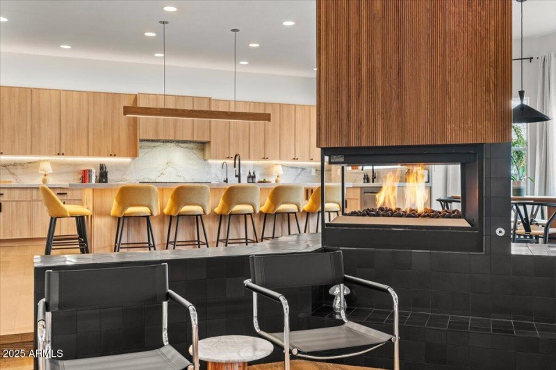 040-Family Room & kitchen