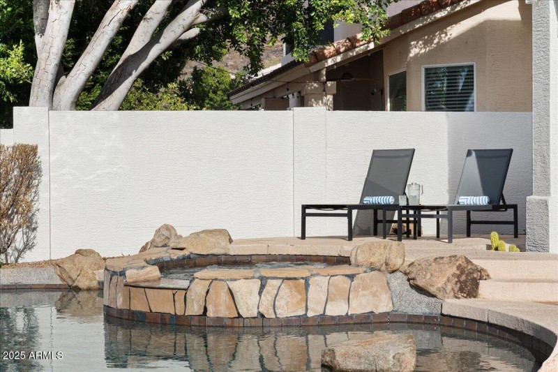 104-Hot Tub & chairs