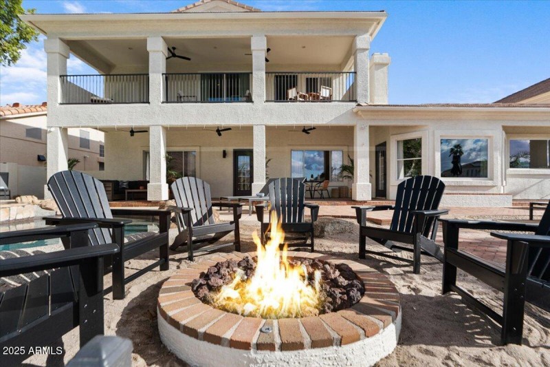 119-Firepit & Back of home