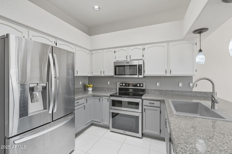 54-web-or-mls-Harvest Moon Dr-36