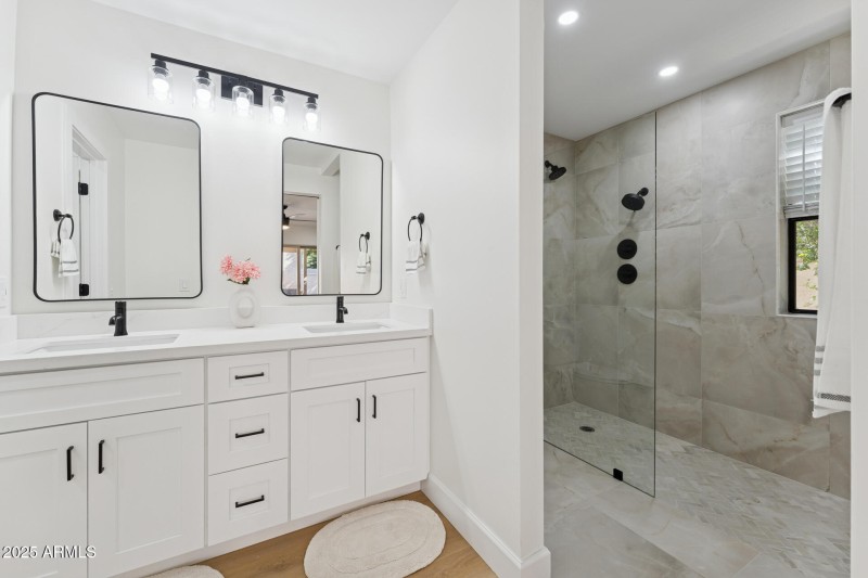 018-primary-bathroom