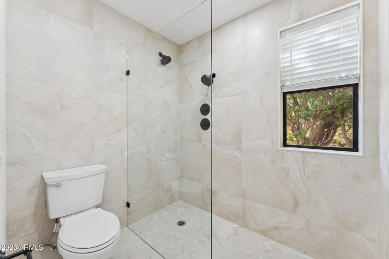 020-primary-bathroom