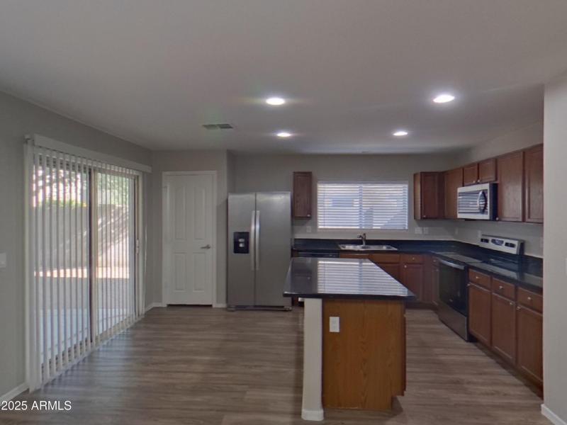 4_pc_LGu4HmHyPH_VlyR1TIZEf_other_room_yi