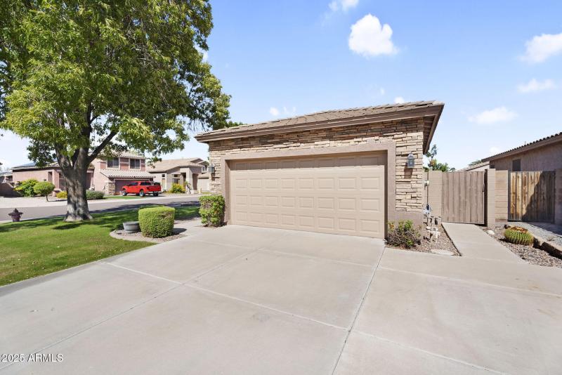 3-web-or-mls-9250 W Runion Dr -4