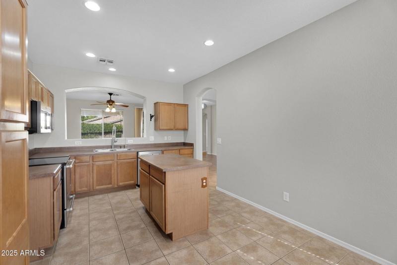 14-web-or-mls-9250 W Runion Dr -16