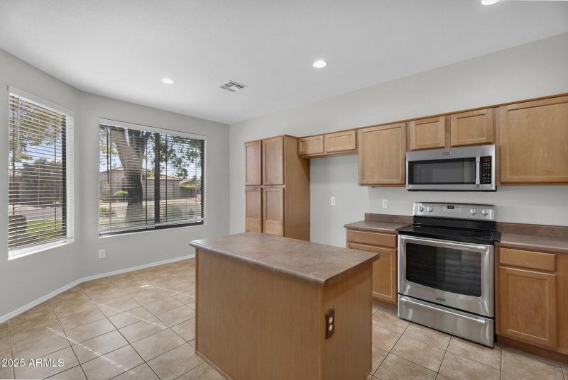 15-web-or-mls-9250 W Runion Dr -15