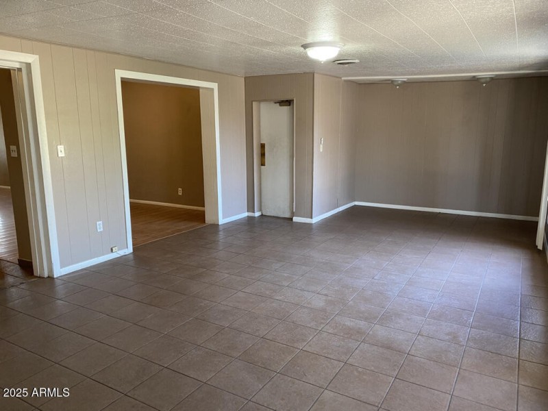 BDCB6C5A-17A2-4EBC-B1E5-A102C71BFD16_1_1