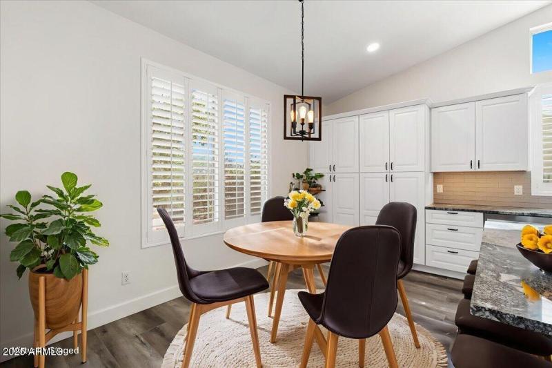 12-Breakfast Nook Virtually Staged