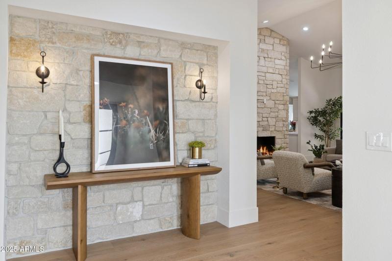 79-web-or-mls-8943-n-80th-pl