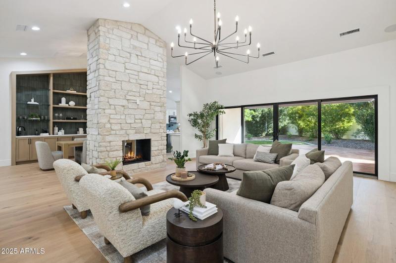 82-web-or-mls-8943-n-80th-pl