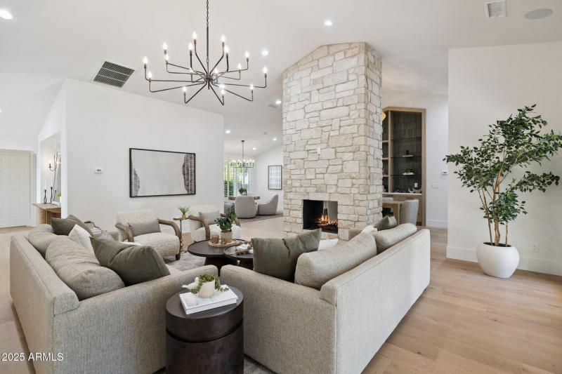 83-web-or-mls-8943-n-80th-pl