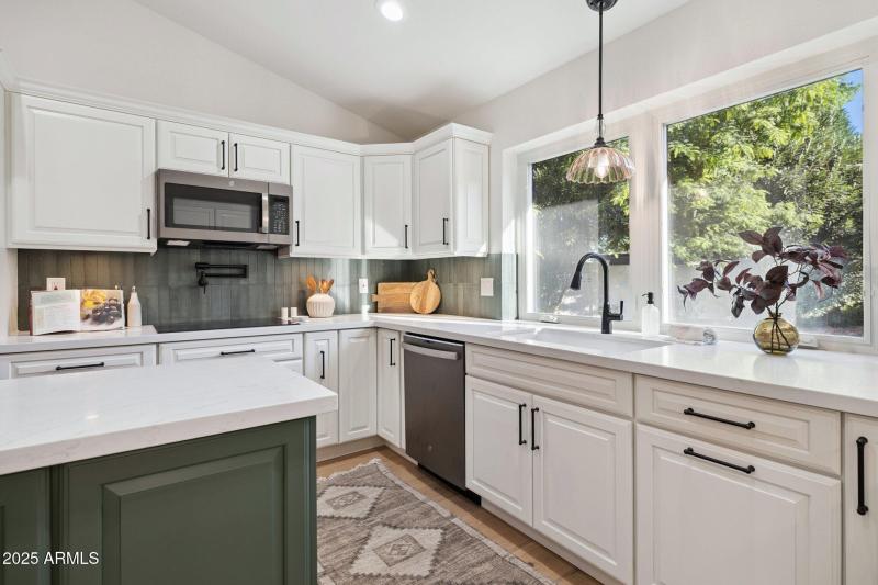 96-web-or-mls-8943-n-80th-pl