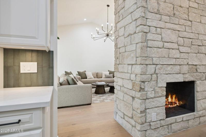 99-web-or-mls-8943-n-80th-pl