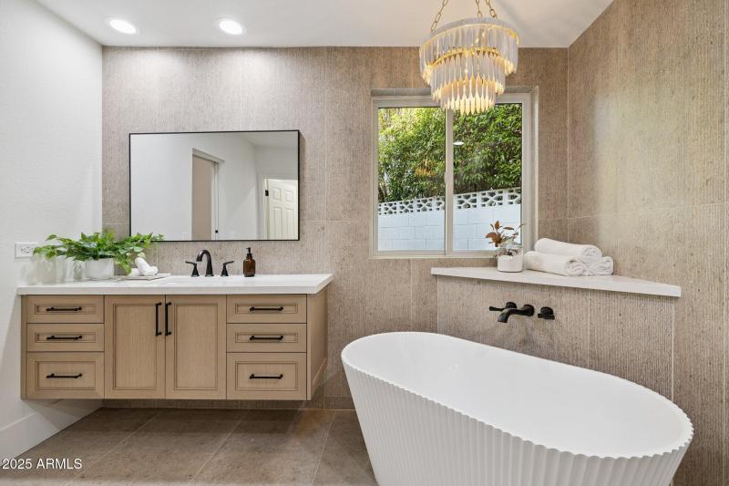 104-web-or-mls-8943-n-80th-pl