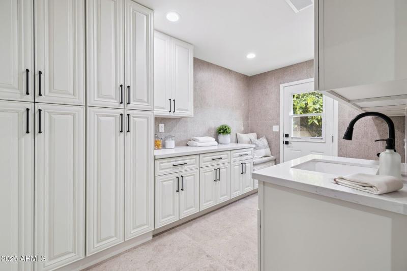 107-web-or-mls-8943-n-80th-pl