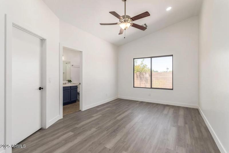 a2e3be8afe83096f4b6382b4c2106f1c-uncropp