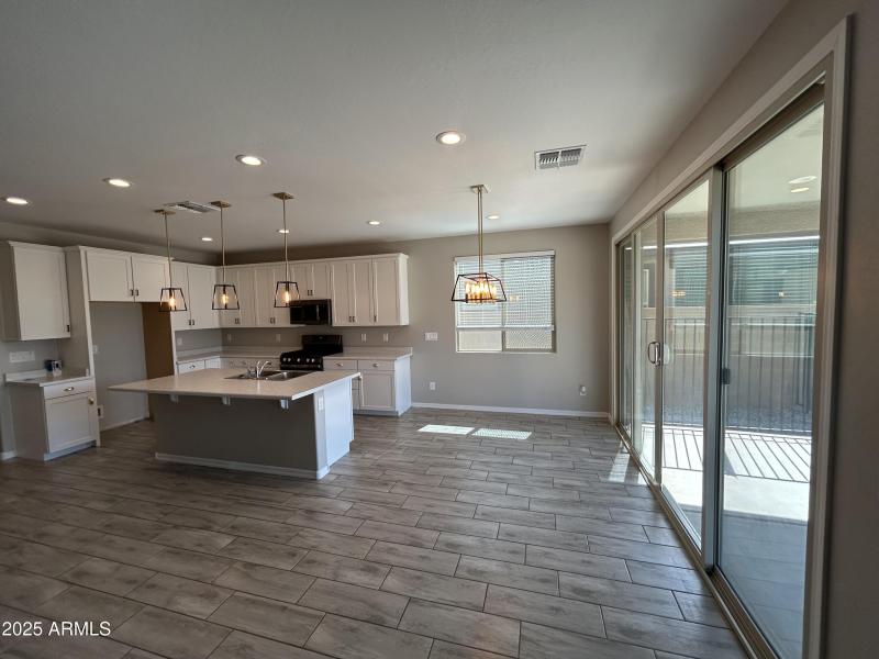 Kitchen & Eat in Kitchen