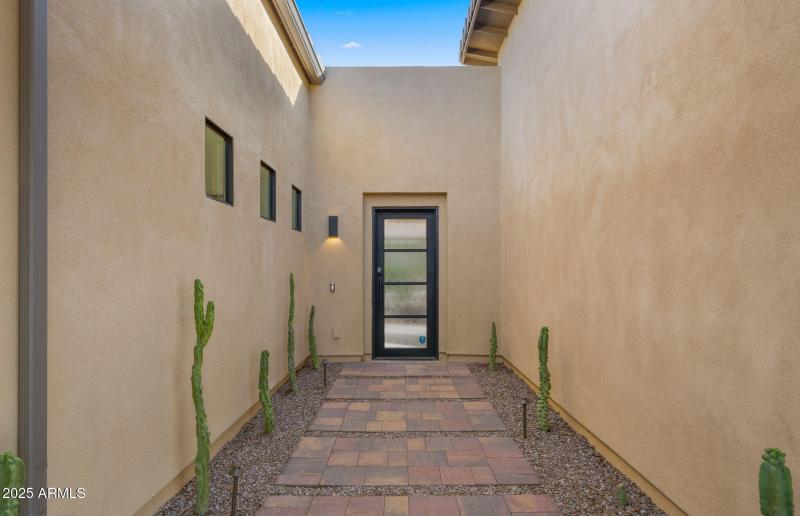 5-web-or-mls-Front yard1