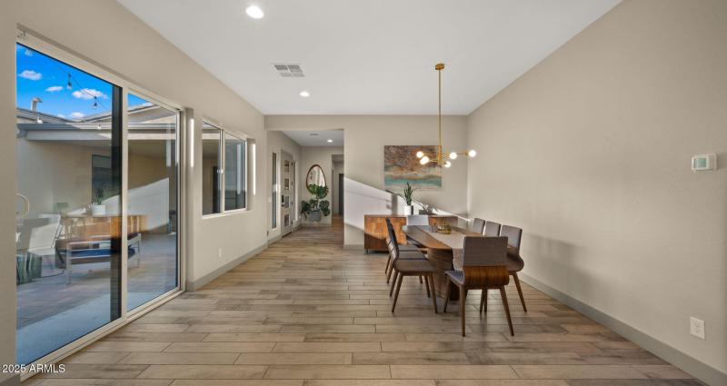 13-web-or-mls-Dining Space1