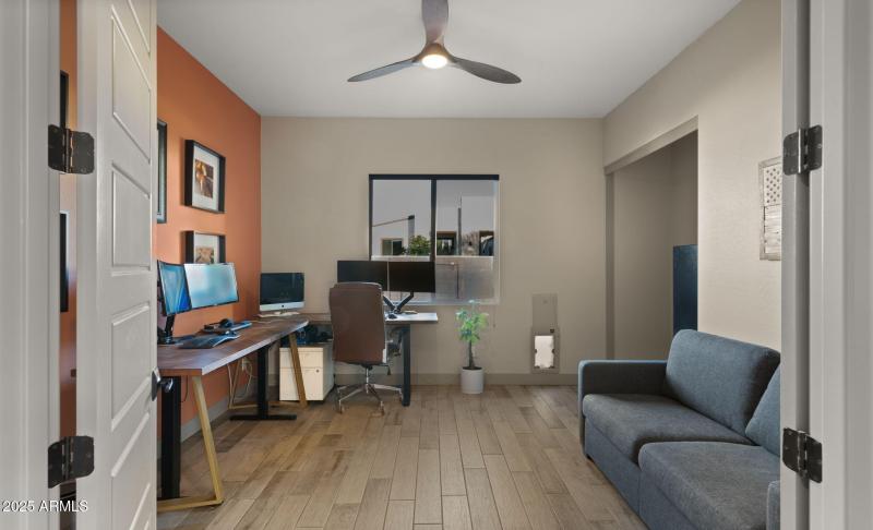 29-web-or-mls-Office Space2