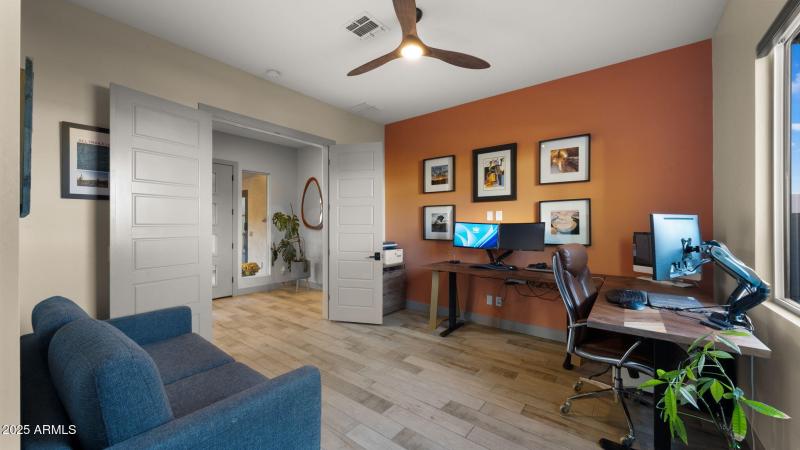 30-web-or-mls-Office Space1