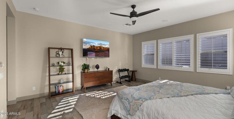 42-web-or-mls-Primary Bedroom1