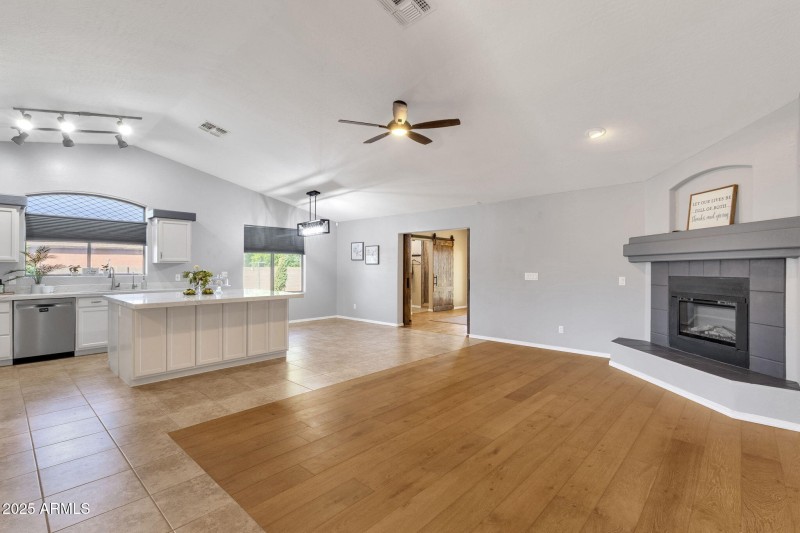 8-web-or-mls-18132-e-bellerive-dr