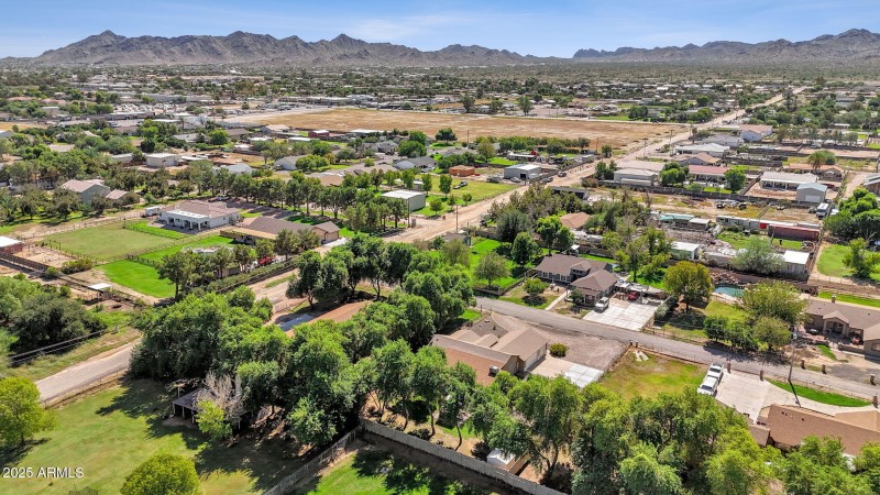 75-web-or-mls-18132-e-bellerive-dr