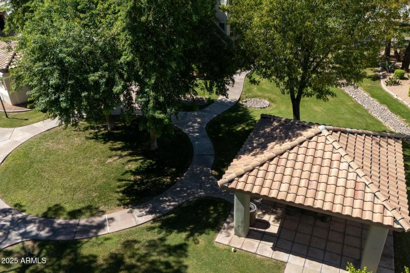 DJI_20251003120222_0525_D