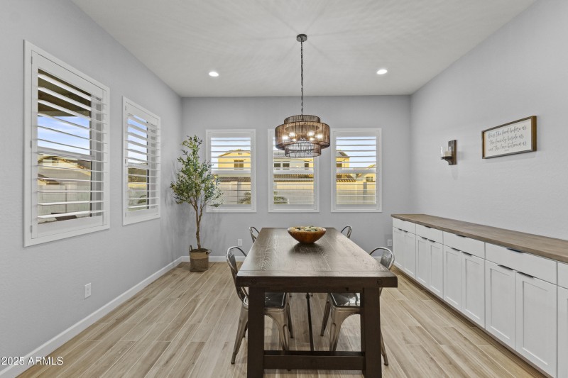 Oversized Eating Area off the Kitchen
