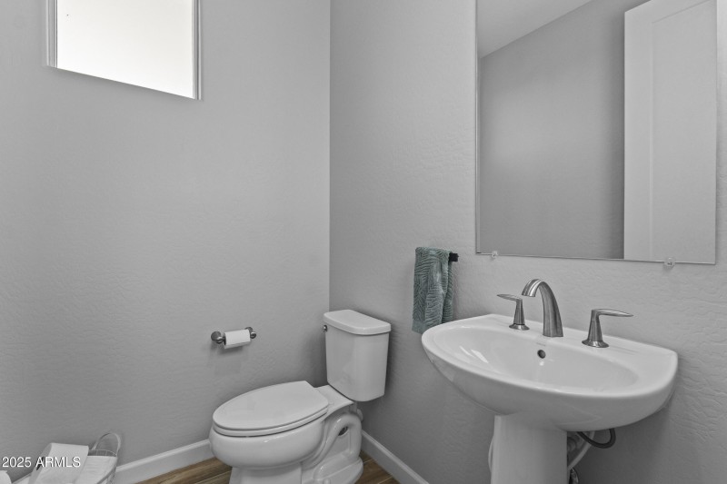 Upstairs 1/2 Bath off the Loft