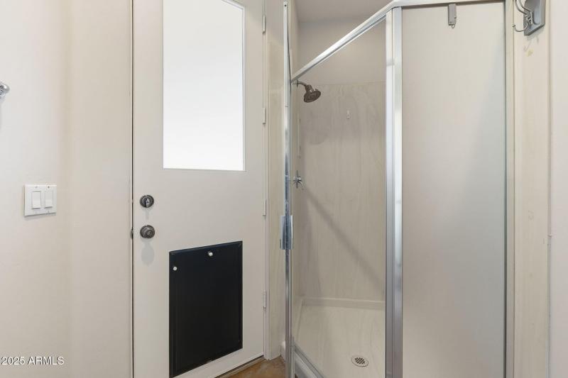 Hall Bath/Connected to Bed 4