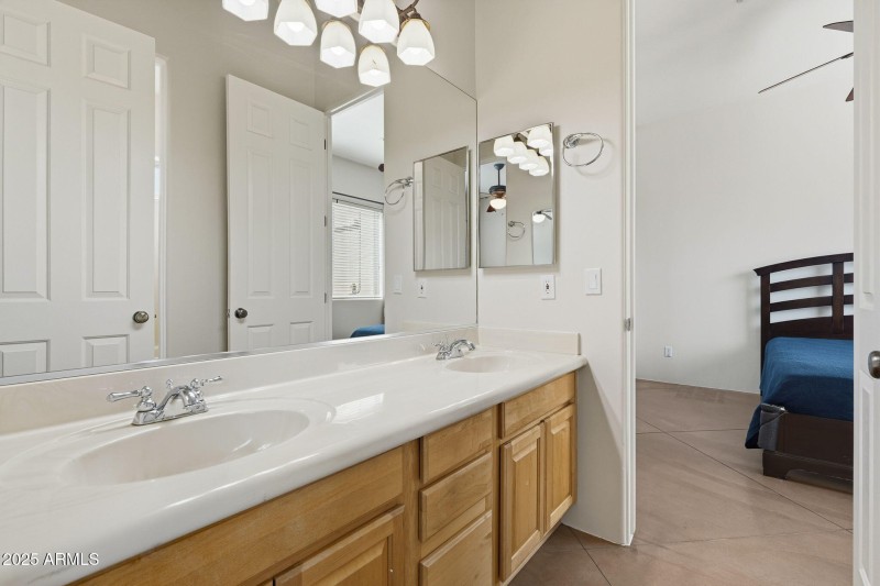 Jack & Jill Between Bed 2&3