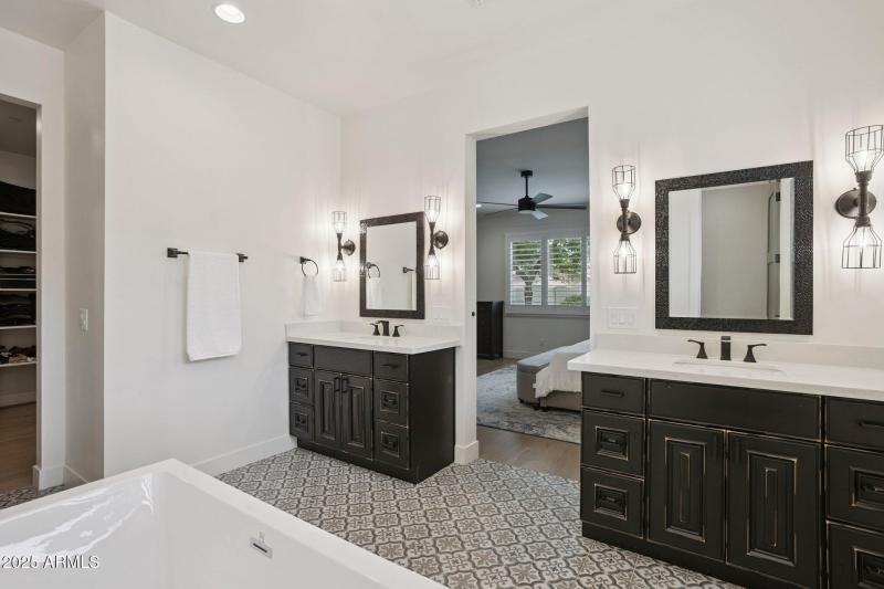 19-web-or-mls-8449-e-lincoln-dr