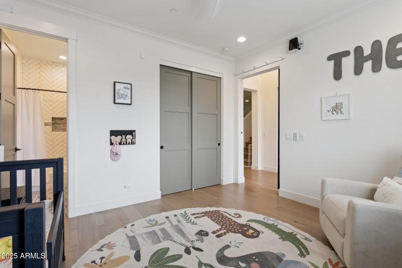 29-web-or-mls-8449-e-lincoln-dr