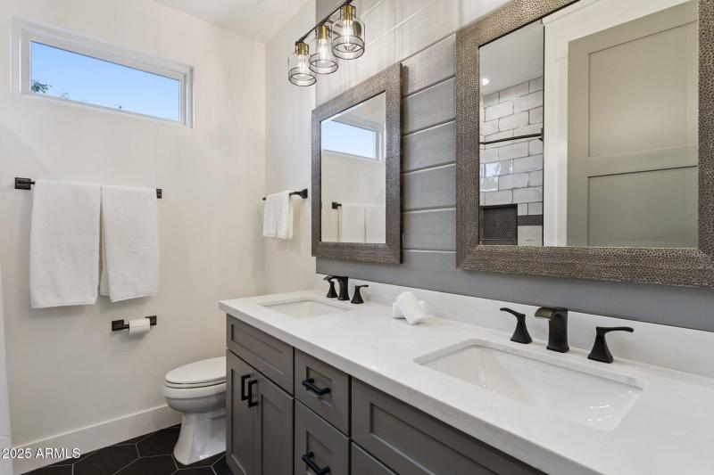 32-web-or-mls-8449-e-lincoln-dr