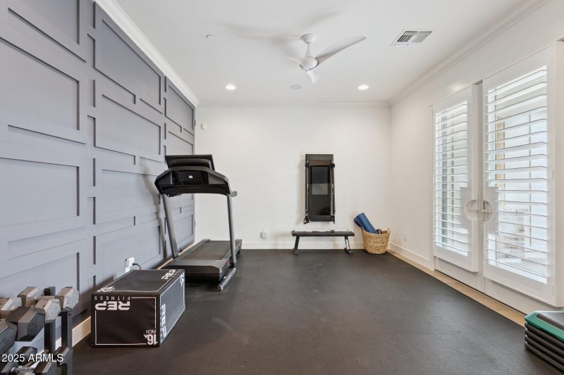 35-web-or-mls-8449-e-lincoln-dr