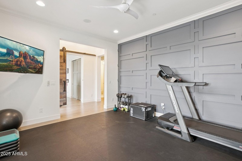 37-web-or-mls-8449-e-lincoln-dr