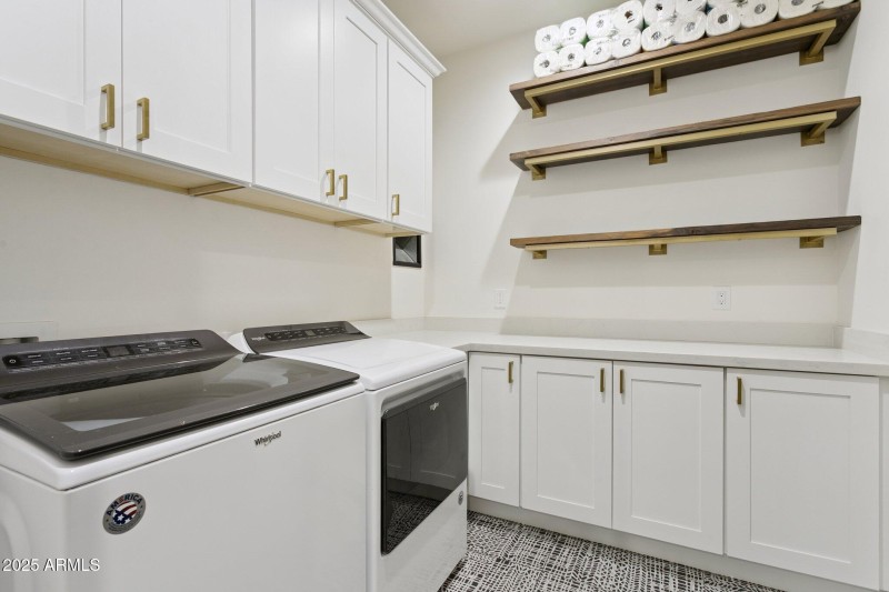 44-web-or-mls-8449-e-lincoln-dr