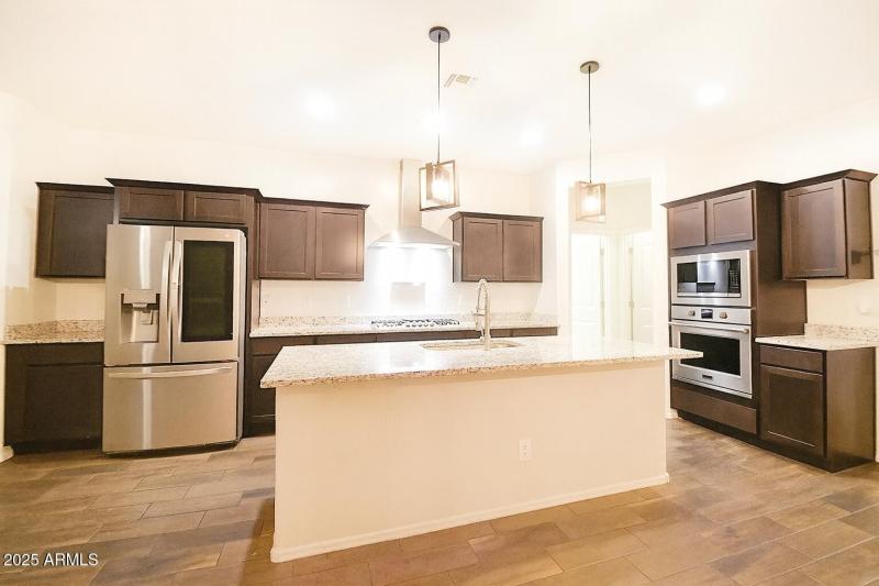 FDB9E3F0-E74F-41DD-8D69-EF6184FE17F1