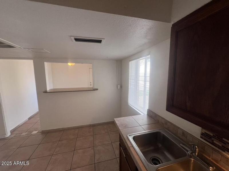 C76B8FE1-F8CB-45F1-AB22-37D5A69BBD9E_1_1